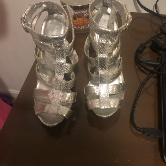 Silver heels 👠 - Picture 2 of 3